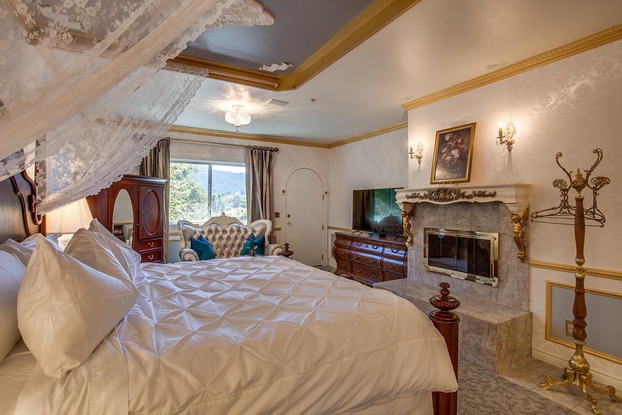 Storybook Riverside Inn เลเวนเวิร์ท ภายนอก รูปภาพ